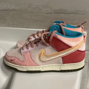 Social Status Dunk Mid Sneakers, Nike, Never Worn